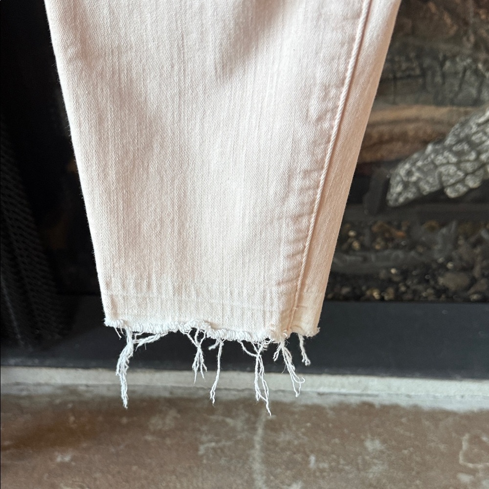 7 For All Mankind Light Pink Ankle Jeans with stretch and frayed cuffs. Size 29 - Picture 2 of 8